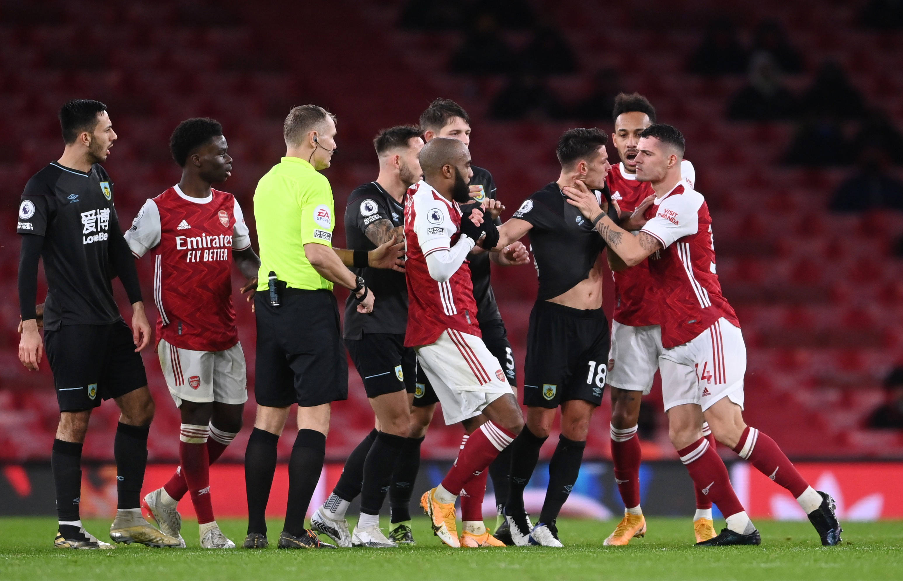 竞技场上绽 竞技场上绽